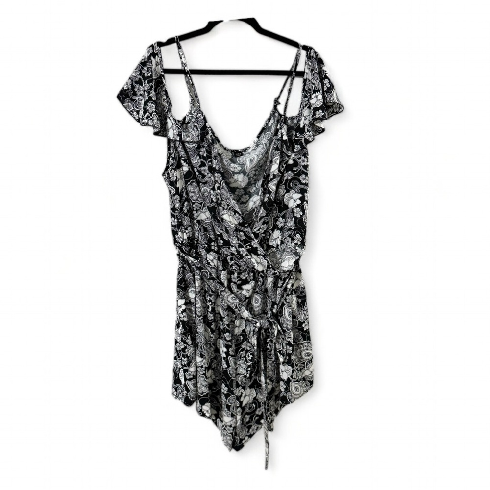 SHEIN Curve Plus Size Cold Shoulder Paisley Floral Romper — Size 4XL (EUC)